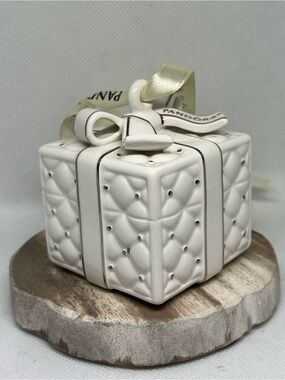 Pandora White Ceramic Gift Bow Accent